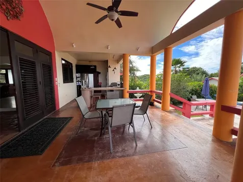 B Pilon Vieques PR 00765
