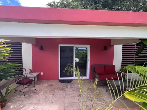 B Pilon Vieques PR 00765