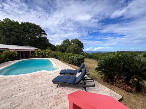 B Pilon Vieques PR 00765