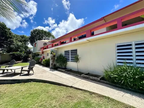 B Pilon Vieques PR 00765