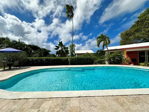 B Pilon Vieques PR 00765