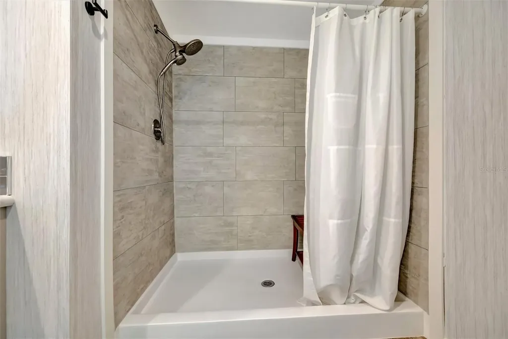 105 W Saint Johns Way Apollo Beach FL 33572