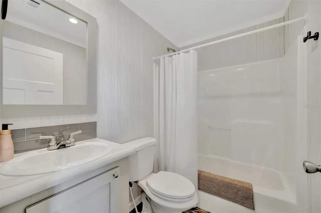 105 W Saint Johns Way Apollo Beach FL 33572