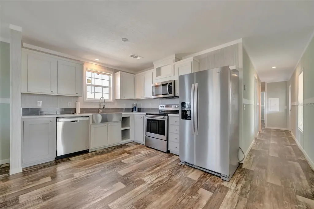 105 W Saint Johns Way Apollo Beach FL 33572