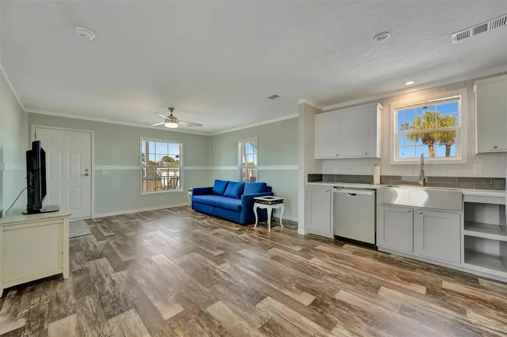 105 W Saint Johns Way Apollo Beach FL 33572