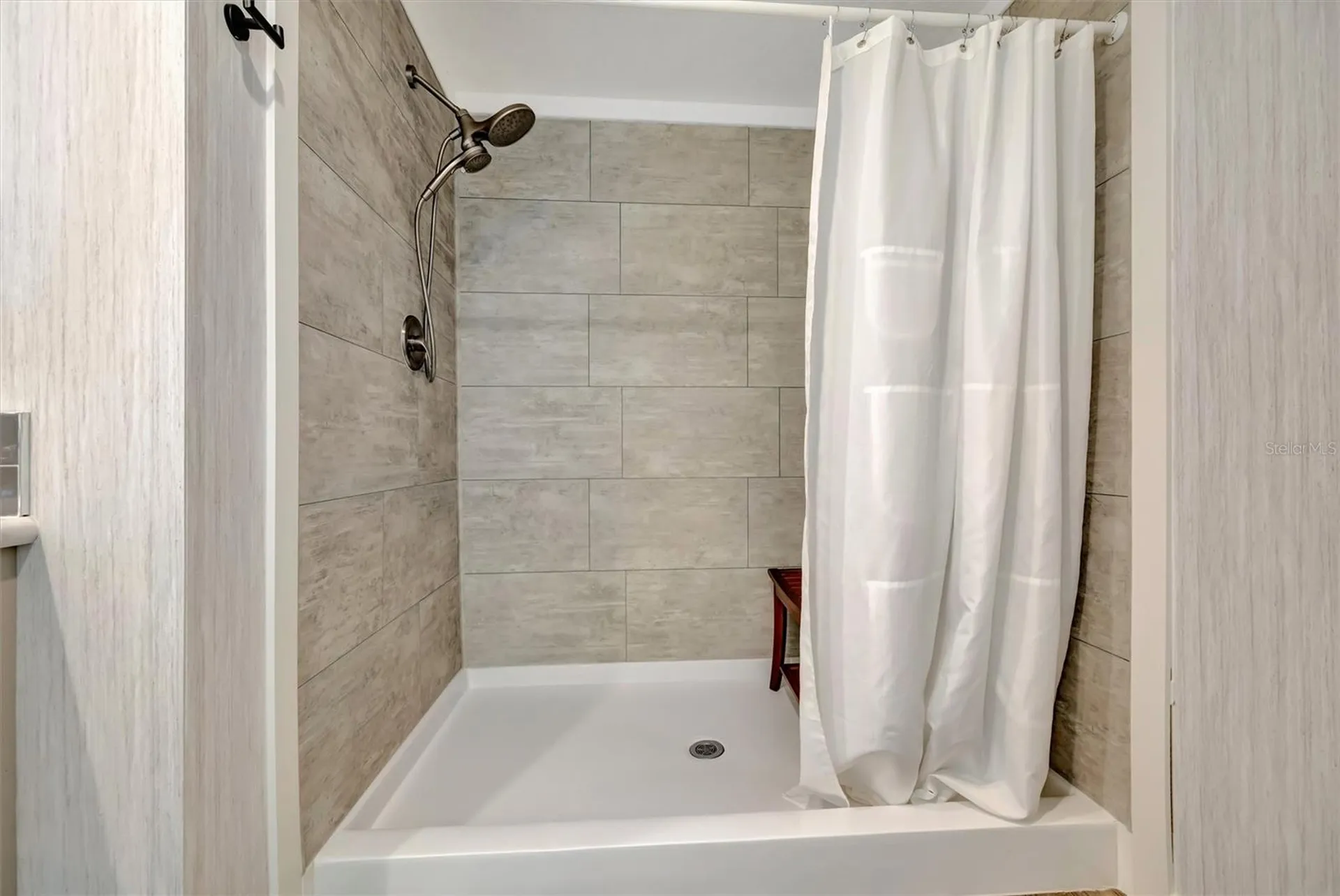 105 W Saint Johns Way Apollo Beach FL 33572