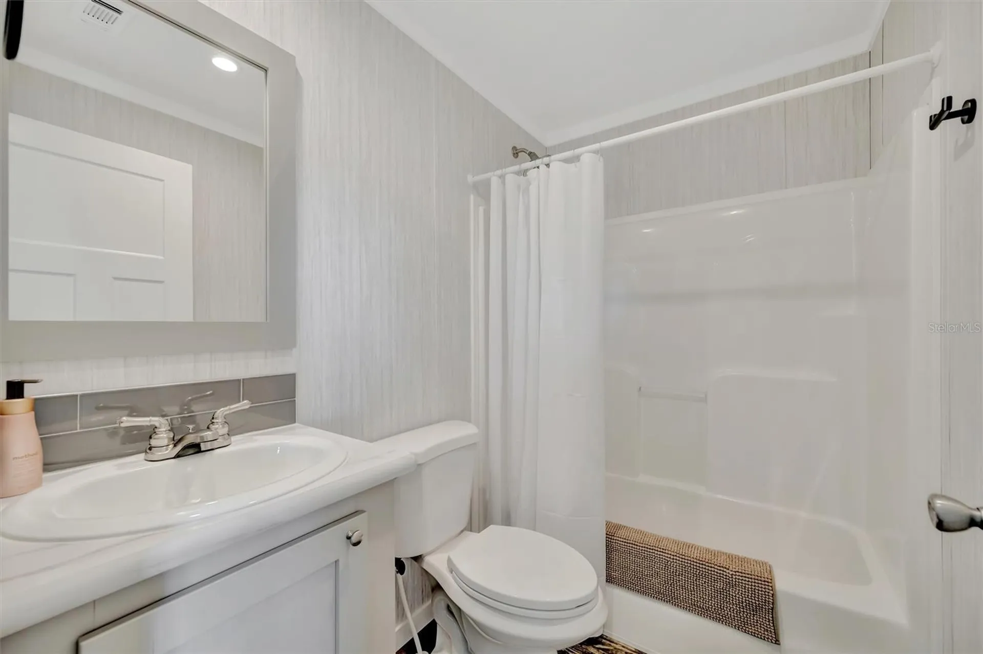 105 W Saint Johns Way Apollo Beach FL 33572