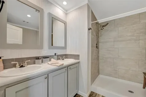 105 W Saint Johns Way Apollo Beach FL 33572