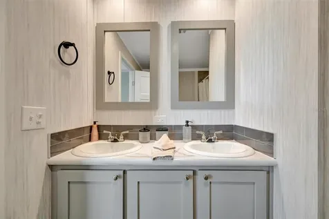 105 W Saint Johns Way Apollo Beach FL 33572