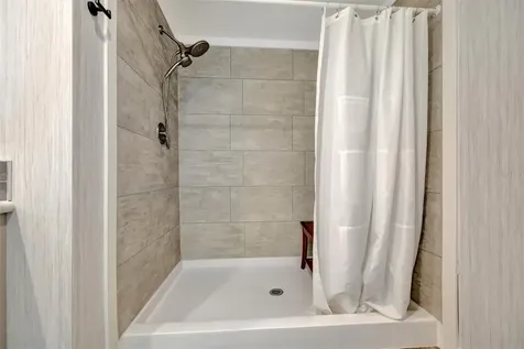 105 W Saint Johns Way Apollo Beach FL 33572