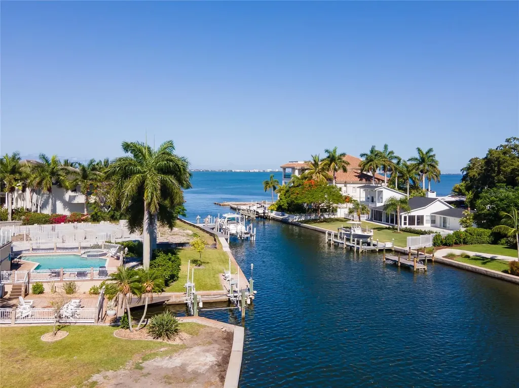 955 Whitakers Lane Sarasota FL 34236