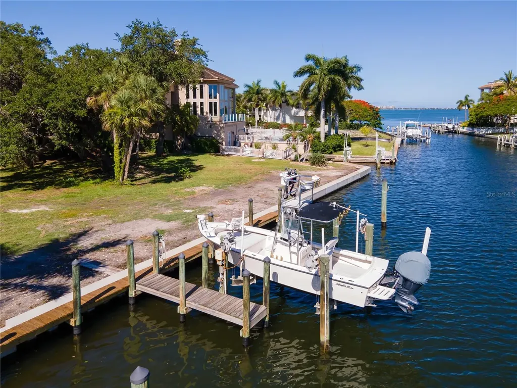 955 Whitakers Lane Sarasota FL 34236