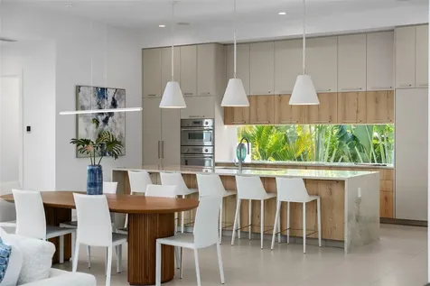 1212 Center Place Sarasota FL 34236