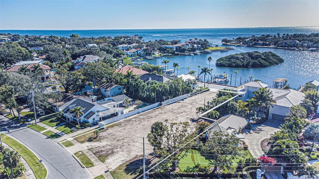 140 Brightwaters Boulevard NE St Petersburg FL 33704