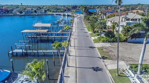 140 Brightwaters Boulevard NE St Petersburg FL 33704