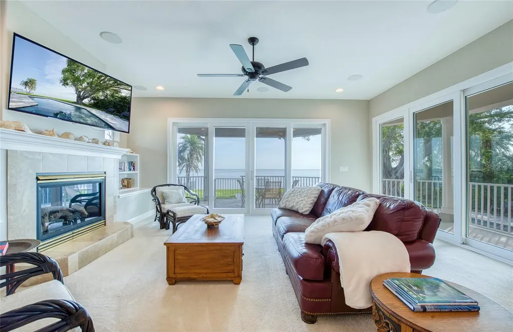 5918 Bahama Shores Drive S St Petersburg FL 33705
