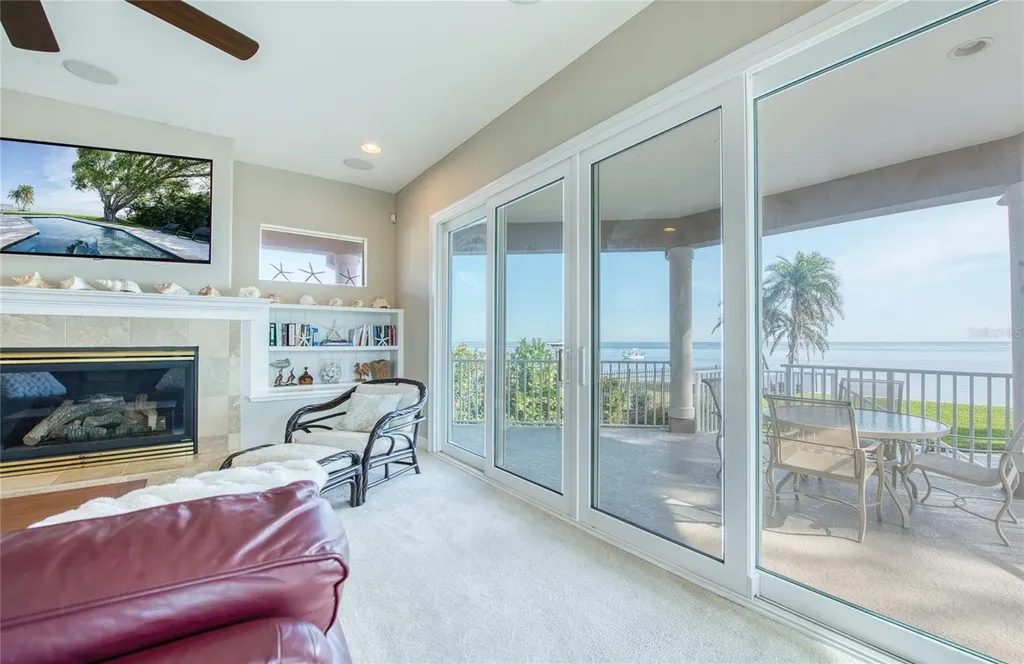 5918 Bahama Shores Drive S St Petersburg FL 33705
