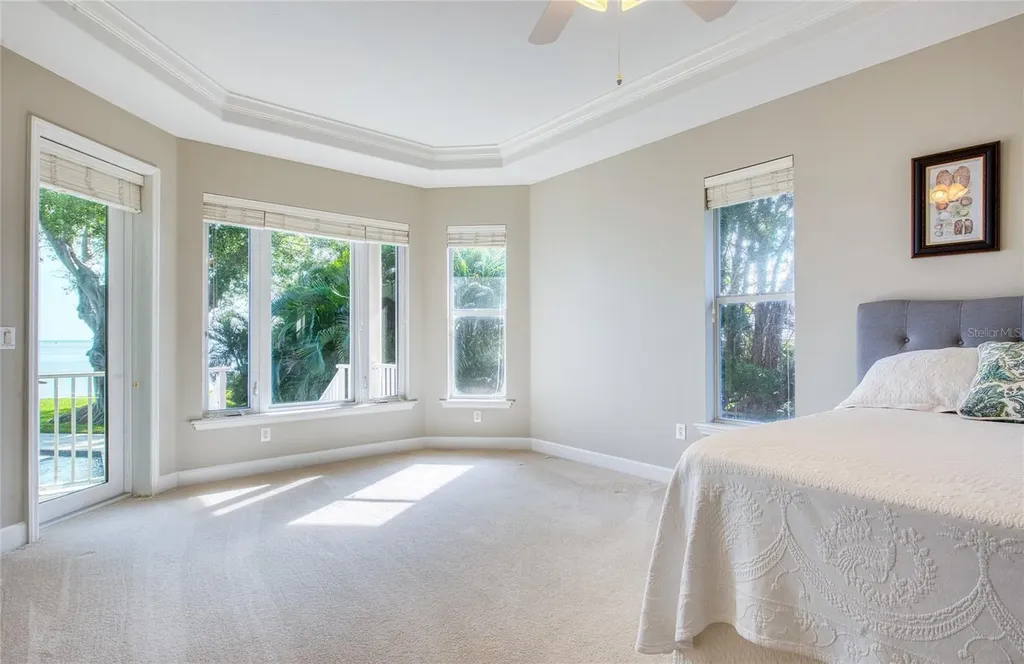 5918 Bahama Shores Drive S St Petersburg FL 33705