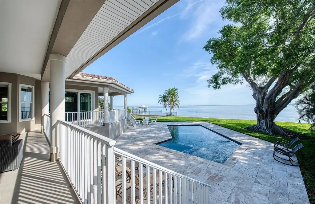5918 Bahama Shores Drive S St Petersburg FL 33705