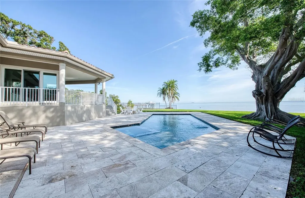 5918 Bahama Shores Drive S St Petersburg FL 33705