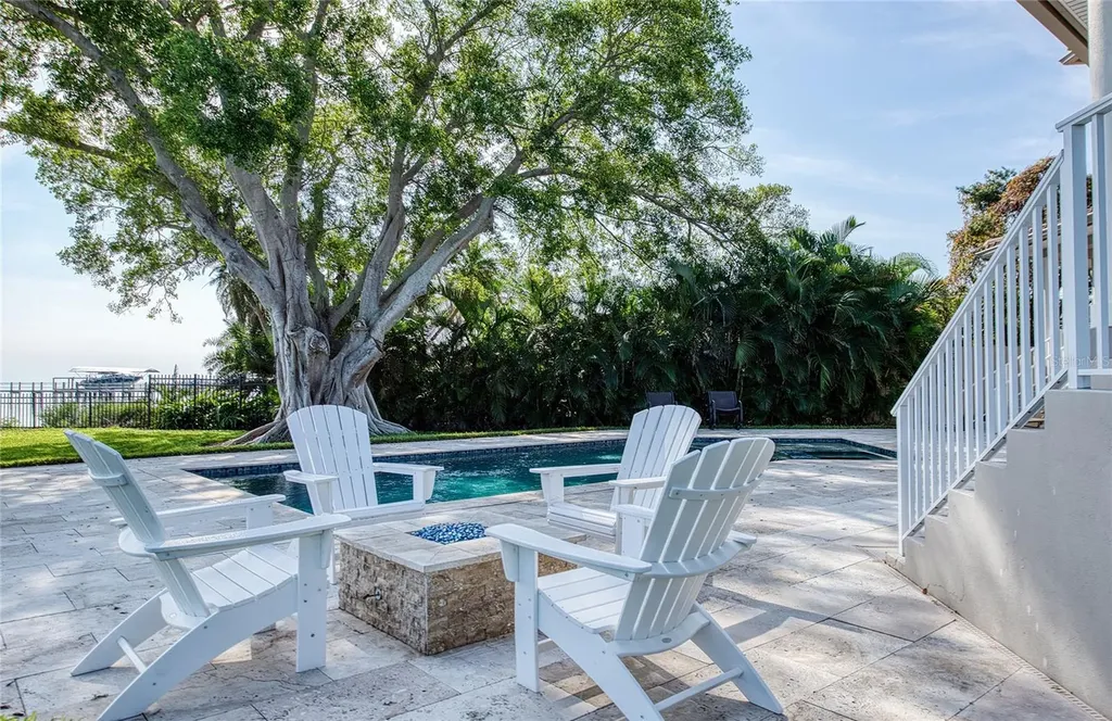 5918 Bahama Shores Drive S St Petersburg FL 33705