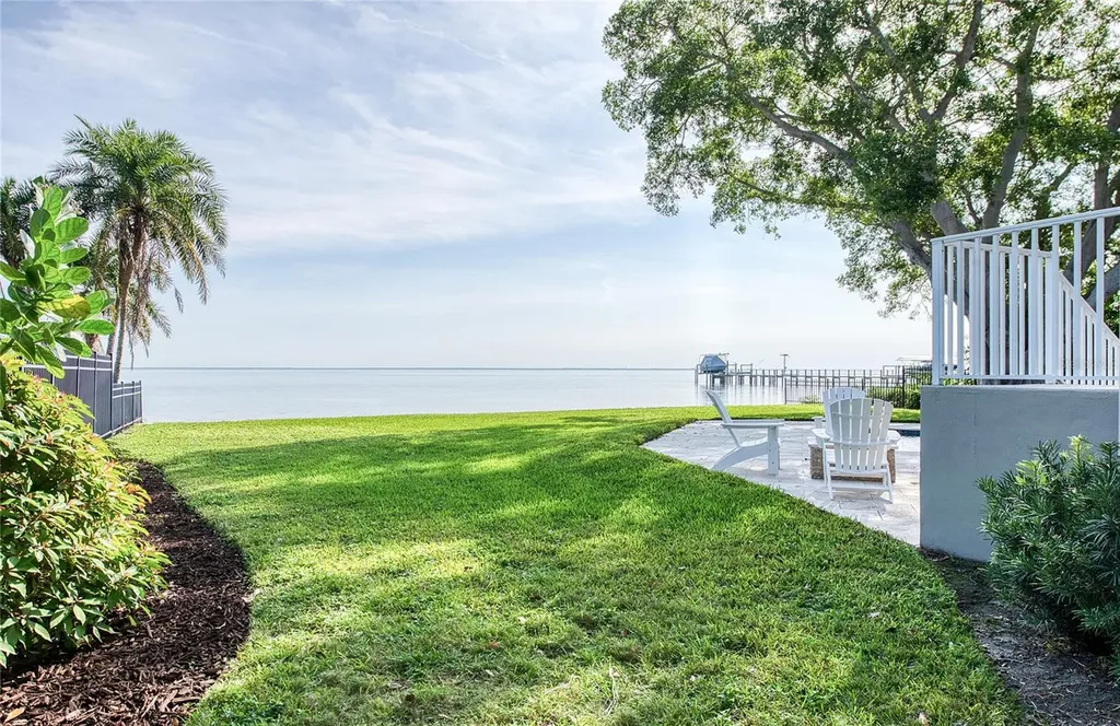 5918 Bahama Shores Drive S St Petersburg FL 33705