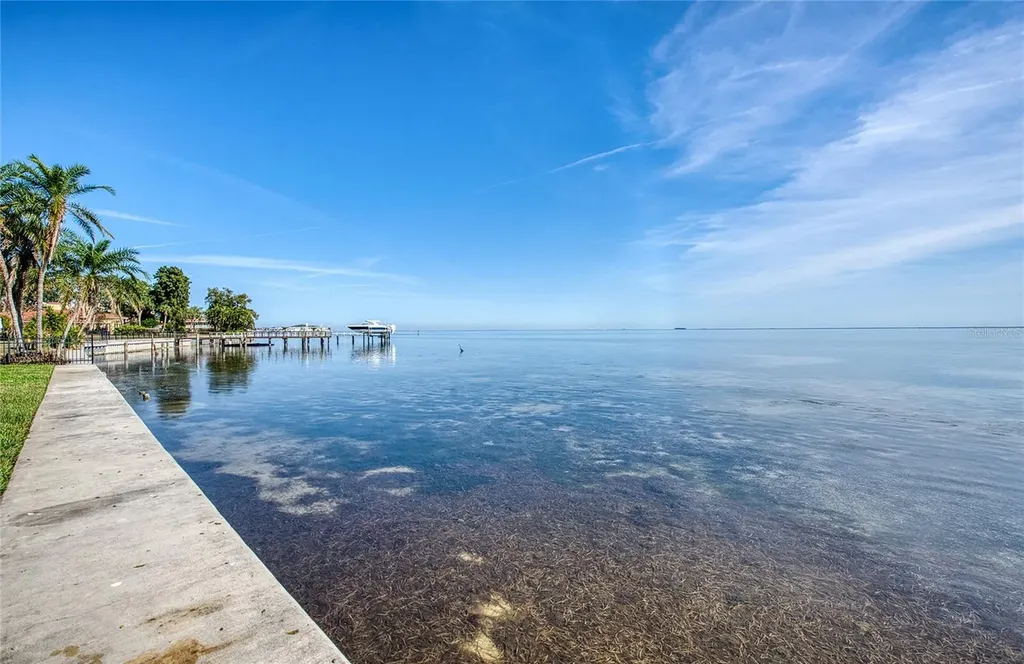 5918 Bahama Shores Drive S St Petersburg FL 33705