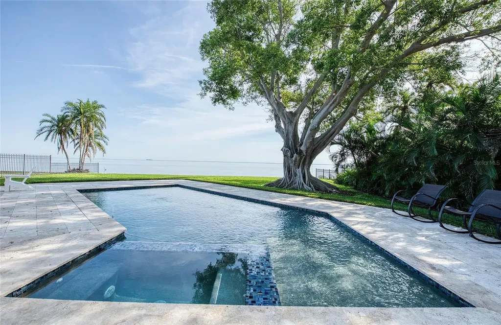 5918 Bahama Shores Drive S St Petersburg FL 33705
