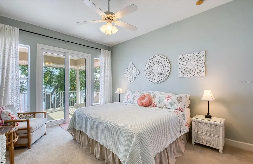 5918 Bahama Shores Drive S St Petersburg FL 33705