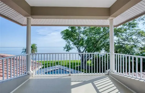 5918 Bahama Shores Drive S St Petersburg FL 33705