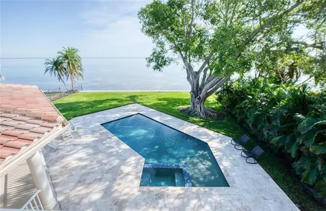 5918 Bahama Shores Drive S St Petersburg FL 33705