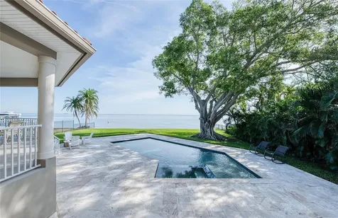 5918 Bahama Shores Drive S St Petersburg FL 33705