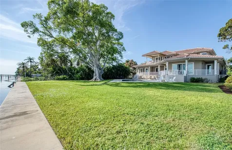 5918 Bahama Shores Drive S St Petersburg FL 33705