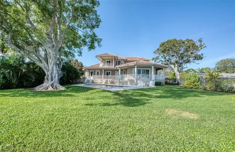 5918 Bahama Shores Drive S St Petersburg FL 33705