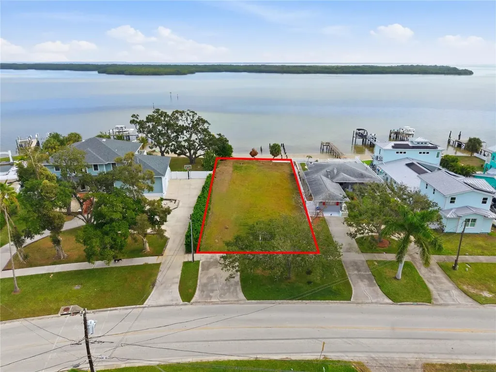 6043 Bayou Grande Boulevard NE St Petersburg FL 33703