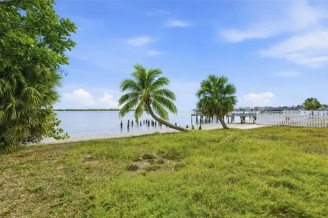 6043 Bayou Grande Boulevard NE St Petersburg FL 33703