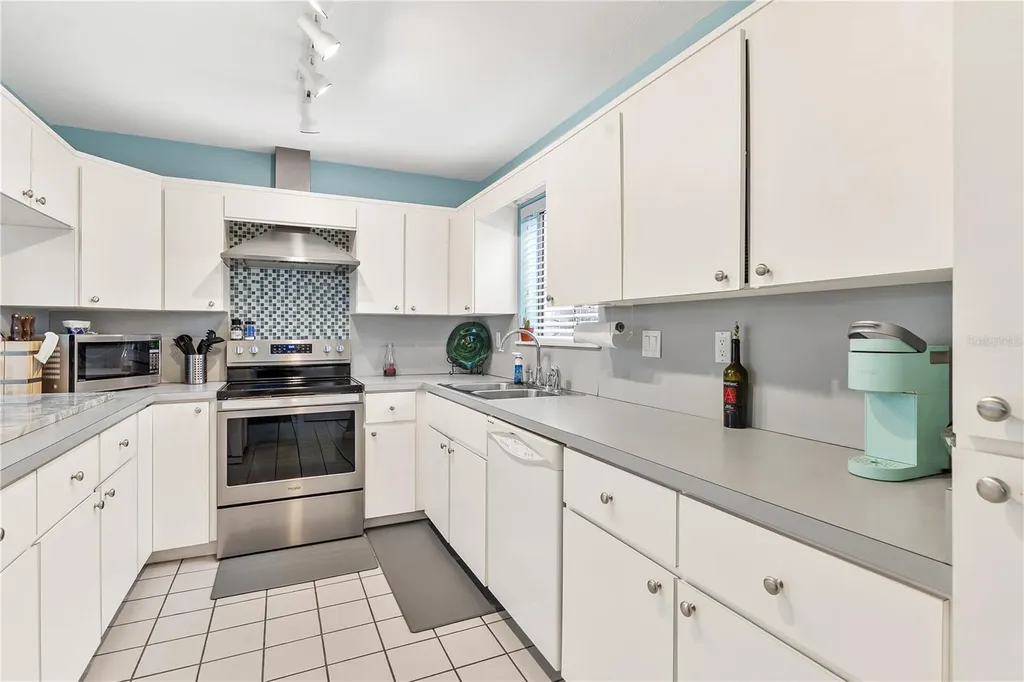 402 Clusterwood Drive Yalaha FL 34797
