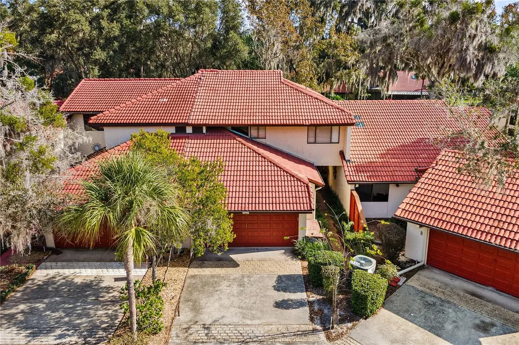 402 Clusterwood Drive Yalaha FL 34797