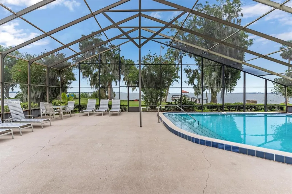 402 Clusterwood Drive Yalaha FL 34797