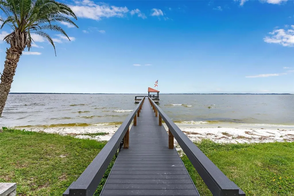 402 Clusterwood Drive Yalaha FL 34797