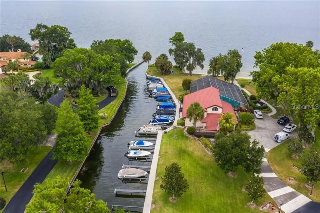 402 Clusterwood Drive Yalaha FL 34797