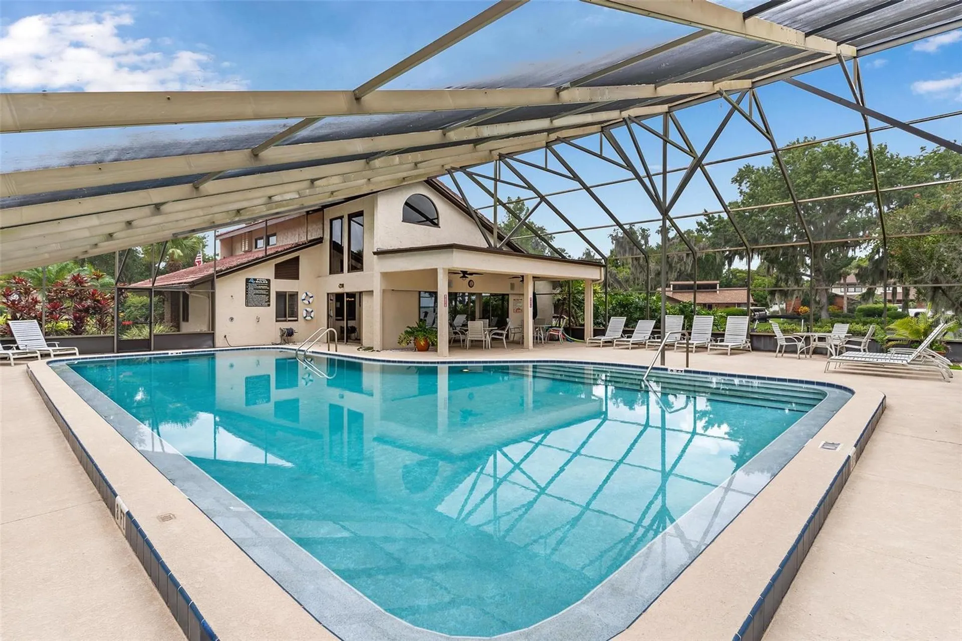 402 Clusterwood Drive Yalaha FL 34797