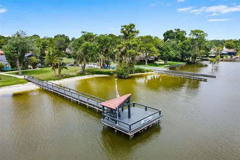 402 Clusterwood Drive Yalaha FL 34797