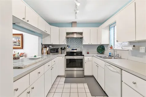 402 Clusterwood Drive Yalaha FL 34797