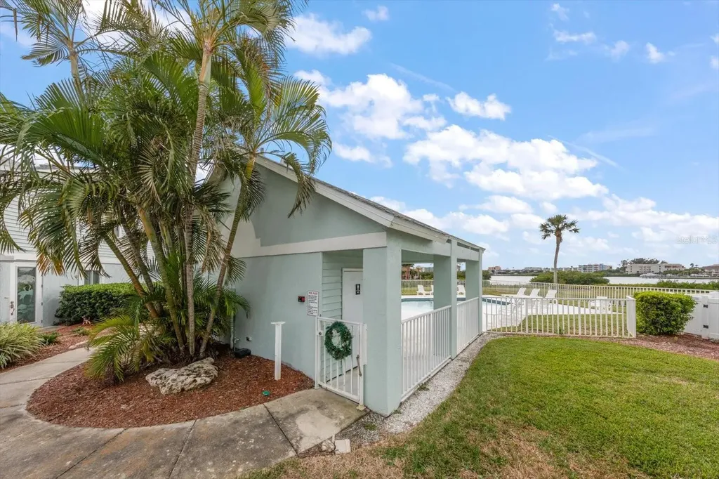 9434 Tara Cay Court Seminole FL 33776