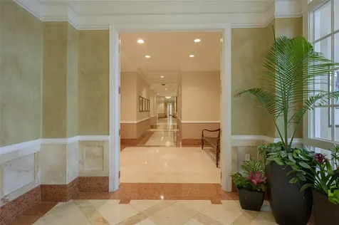 750 N Tamiami Trail Sarasota FL 34236