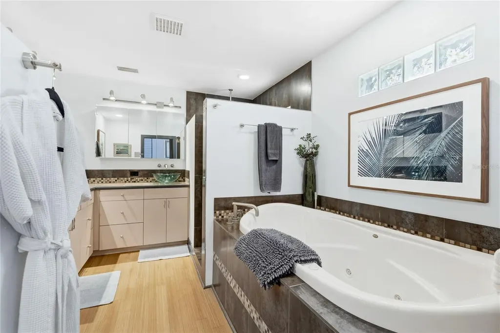 1939 High Point Drive Sarasota FL 34236