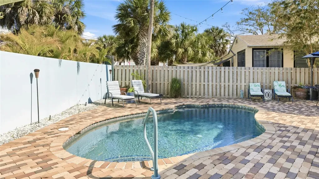 1939 High Point Drive Sarasota FL 34236