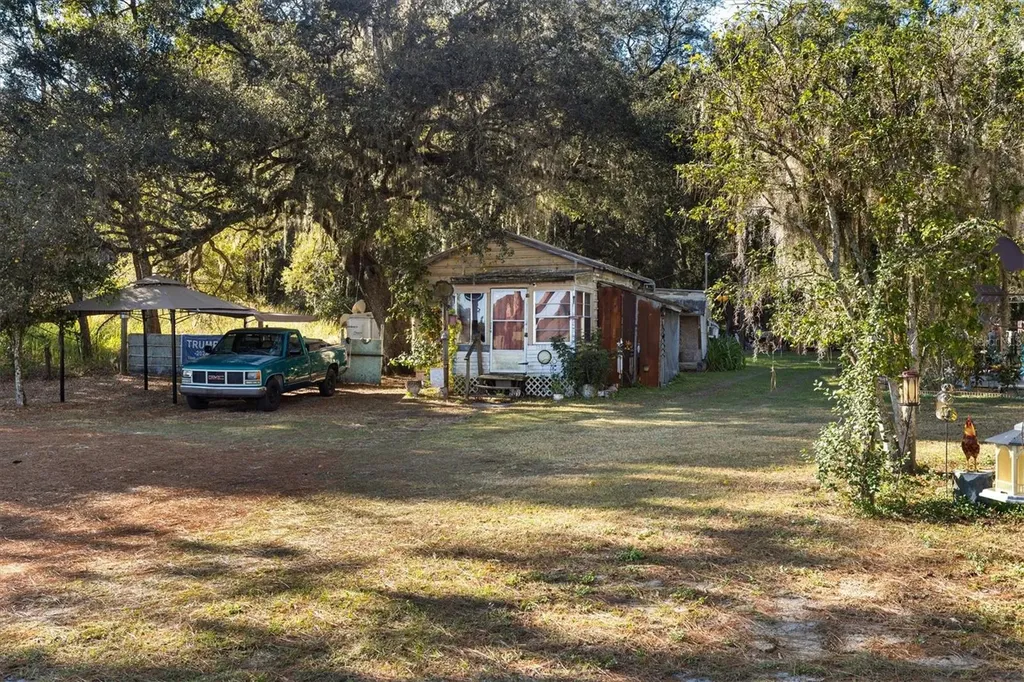 1582 S Us 301 Sumterville FL 33585