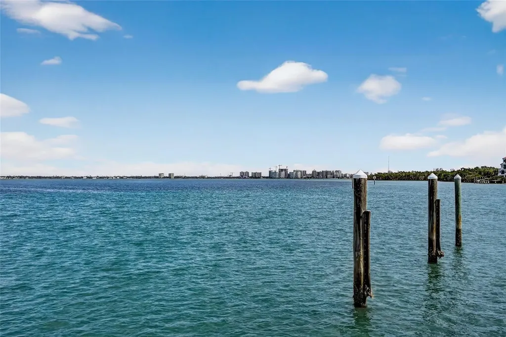 525 Channel Lane Longboat Key FL 34228